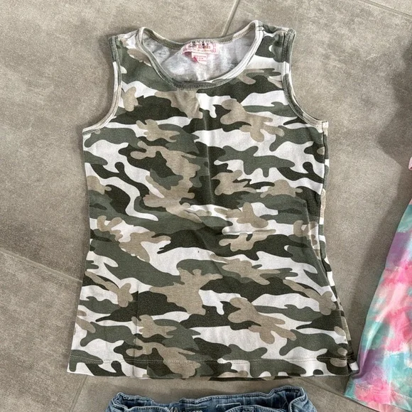 8 Piece Girl's Size 7-8 Mix & Match Tops, Shorts, Dress Bundle - Gently Worn - Picture 12 of 16